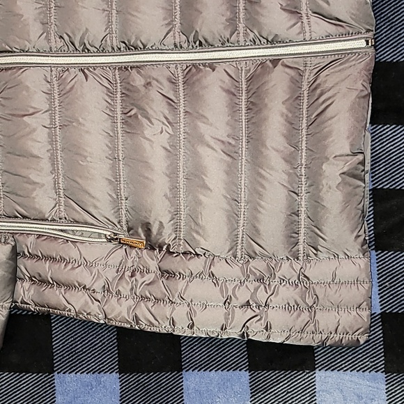 COPY - Michael Kors. Packable Down fill Parka. Like-new/ never worn. Women's s… - Picture 4 of 16